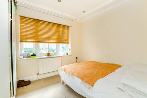 2 bedroom flat to rent, Alexander Road, Upper Holloway, London, N19