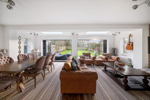 4 bedroom detached house for sale, Kelvin Grove, Chessington KT9