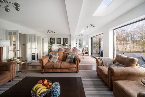 4 bedroom detached house for sale, Kelvin Grove, Chessington KT9