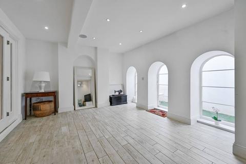3 bedroom flat for sale, Lee Terrace, Blackheath, London, SE3