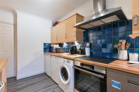 3 bedroom terraced house for sale, Warren Lodge Drive, Kingswood