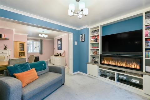 3 bedroom terraced house for sale, Warren Lodge Drive, Kingswood
