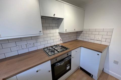 2 bedroom terraced house to rent, French Close, Bristol BS48