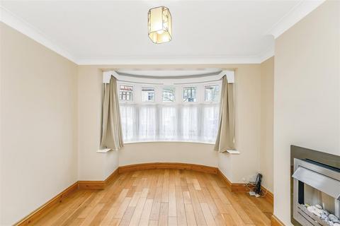 3 bedroom house to rent, Greenway Avenue, Walthamstow, E17