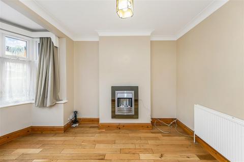 3 bedroom house to rent, Greenway Avenue, Walthamstow, E17