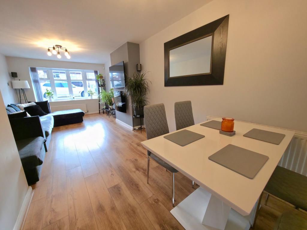 Lounge/Dining Room