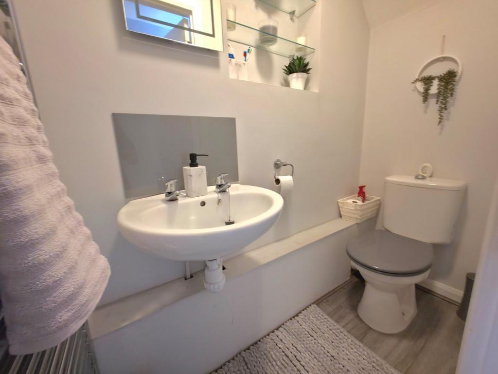 Cloakroom/Wc