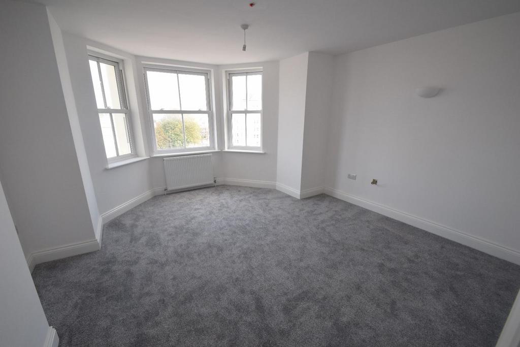 5  Beauchamp Court lounge.JPG