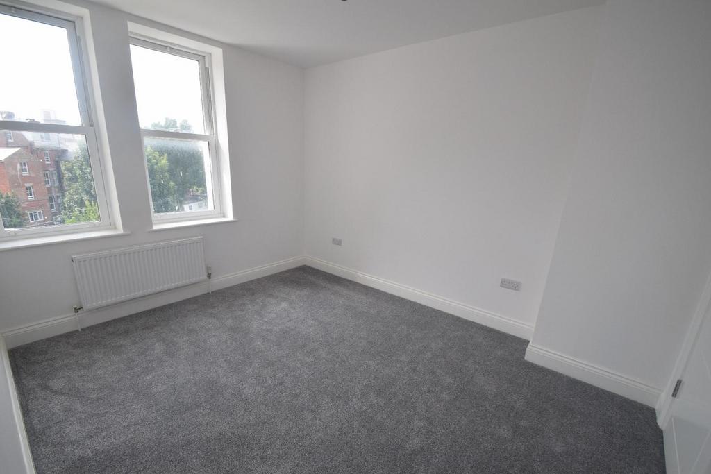 4  Beauchamp Court bed 2.JPG