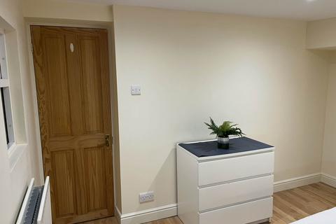 1 bedroom in a house share to rent, Springfield Road, Guildford GU1