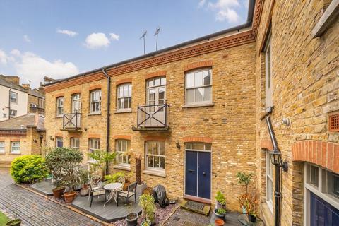 2 bedroom house to rent, Hardwicke Mews, London WC1X