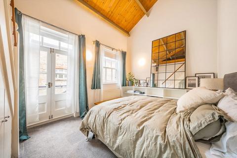 2 bedroom house to rent, Hardwicke Mews, London WC1X
