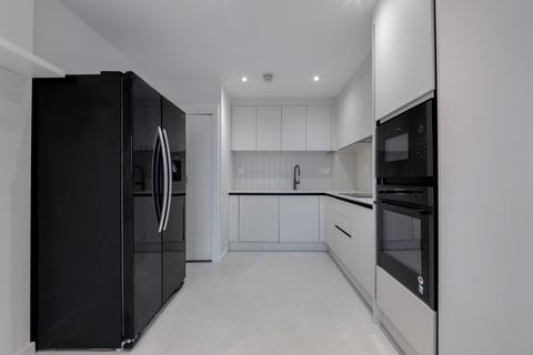 2 bedroom apartment to rent, City Tower, 3 Limeharbour, London, E14