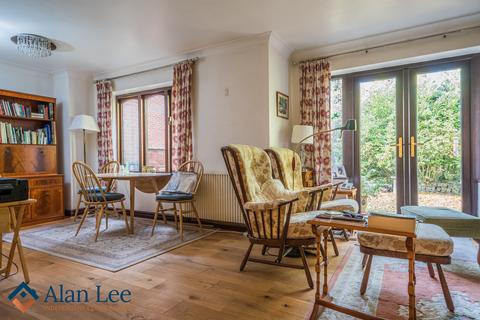 2 bedroom flat for sale, The Bowmans, Victoria Road, SK10 3JA