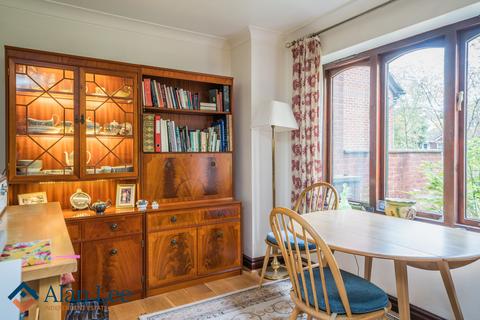 2 bedroom flat for sale, The Bowmans, Victoria Road, SK10 3JA