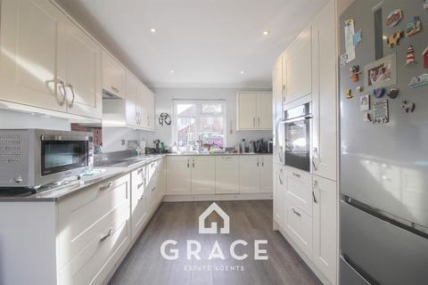 2 bedroom detached bungalow for sale, Sandling Crescent, Rushmere St. Andrew, Ipswich