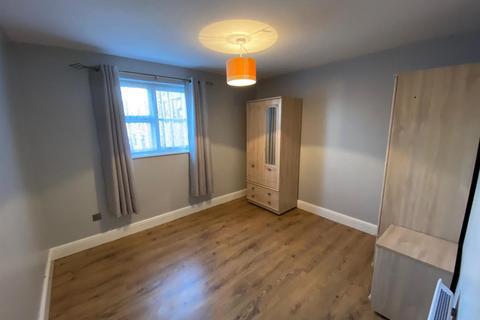 2 bedroom flat to rent, Shafter Road, Dagenham