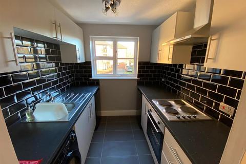 2 bedroom flat to rent, Shafter Road, Dagenham
