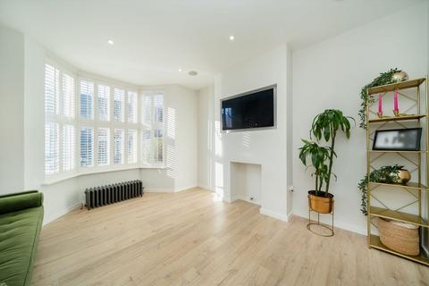 1 bedroom flat for sale, Buckingham Road, London NW10