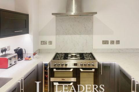 2 bedroom flat to rent, Brighton Square, Brighton, BN1