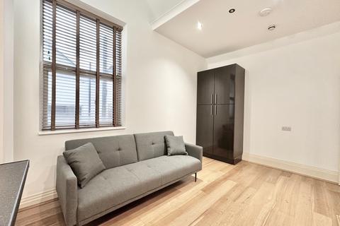 Studio to rent, Inglewood Mansions, London NW6