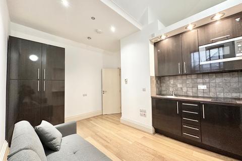 Studio to rent, Inglewood Mansions, London NW6