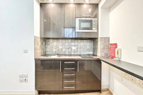 Studio to rent, Inglewood Mansions, London NW6