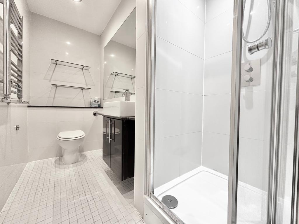 Apartment in London - View 5