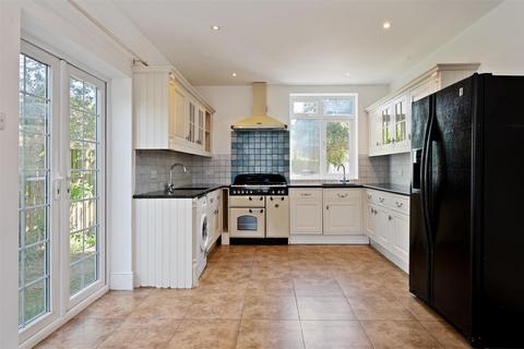 4 bedroom end of terrace house to rent, Seaforth Avenue, Motspur Park KT3