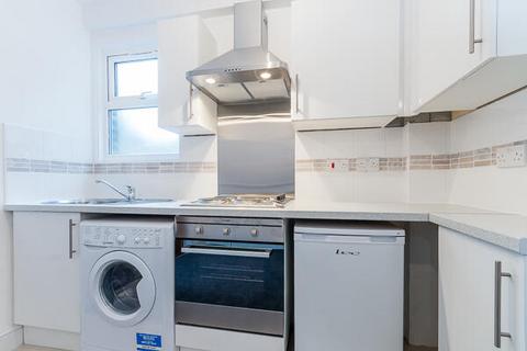 Studio to rent, Salford Road, Streatham Hill, SW2 4BG