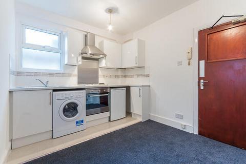 Studio to rent, Salford Road, Streatham Hill, SW2 4BG