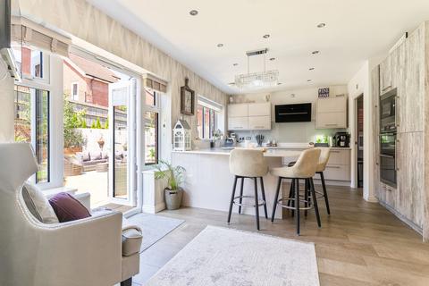 5 bedroom detached house for sale, Broadleaf Way, Newport, NP20