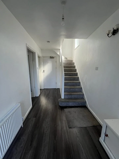 4 bedroom semi-detached house to rent, Princes Road, Ilford, Essex