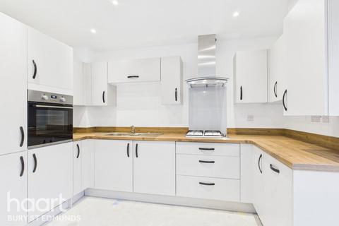 3 bedroom terraced house for sale, Bronze Fields, Bury St Edmunds