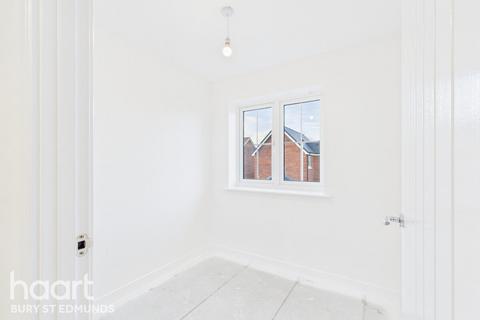 3 bedroom terraced house for sale, Bronze Fields, Bury St Edmunds