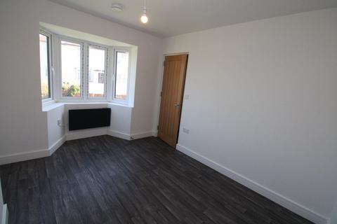 4 bedroom semi-detached house to rent, Hawthorn Road, Rochester