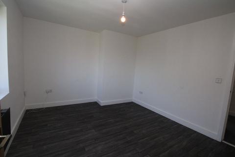 4 bedroom semi-detached house to rent, Hawthorn Road, Rochester
