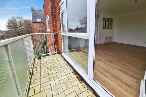 2 bedroom flat to rent, Westwood Road, Hampshire SO17