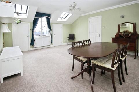 2 bedroom flat to rent, Royal Gate, Hampshire PO4