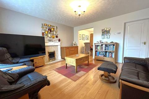3 bedroom detached house for sale, Bluebell Way, Evesham