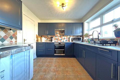 3 bedroom detached house for sale, Bluebell Way, Evesham