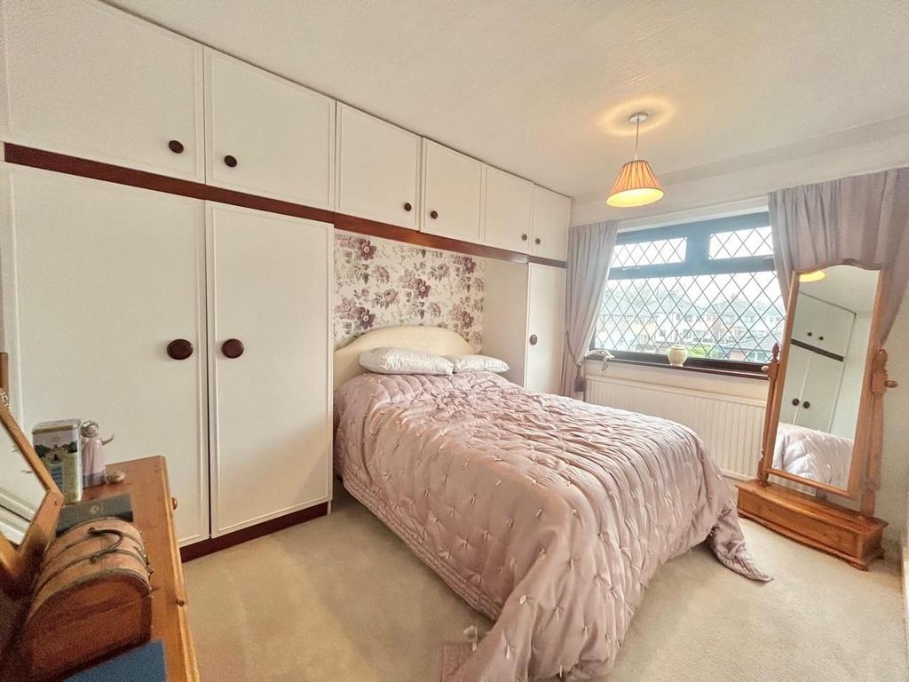 Bedroom 1.jpg