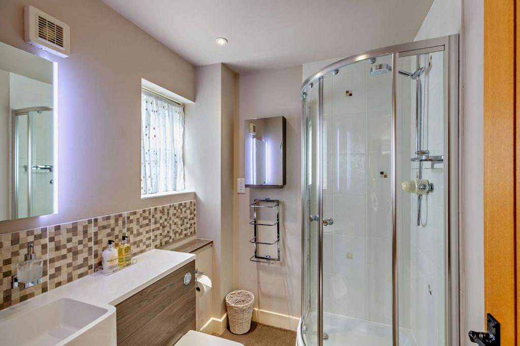 Bedroom 2 Ensuite