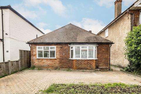 4 bedroom flat to rent, Tolworth Park Road, Surbiton KT6