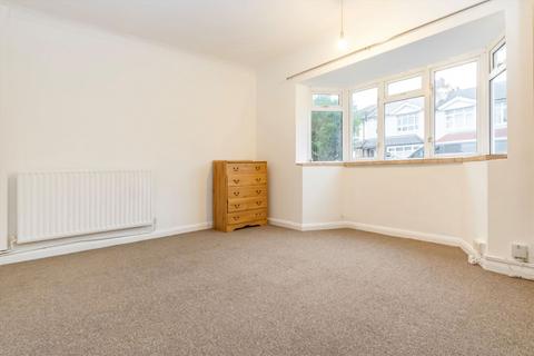 4 bedroom flat to rent, Tolworth Park Road, Surbiton KT6