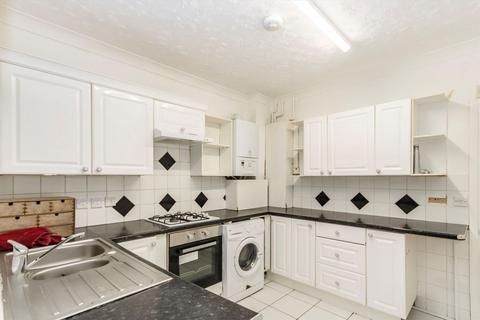4 bedroom flat to rent, Tolworth Park Road, Surbiton KT6