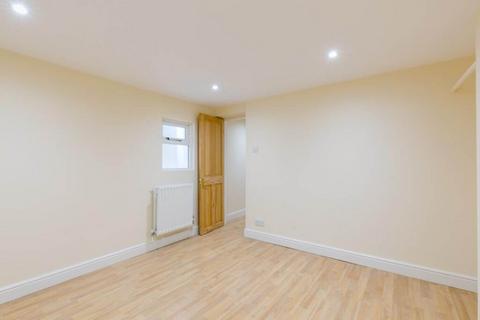 1 bedroom in a house share to rent, Springfield Road, Guildford GU1