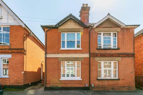 1 bedroom in a house share to rent, Springfield Road, Guildford GU1