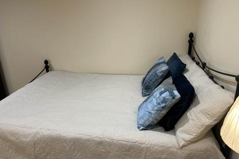 1 bedroom in a house share to rent, Springfield Road, Guildford GU1