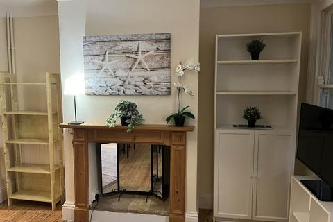 1 bedroom in a house share to rent, Springfield Road, Guildford GU1